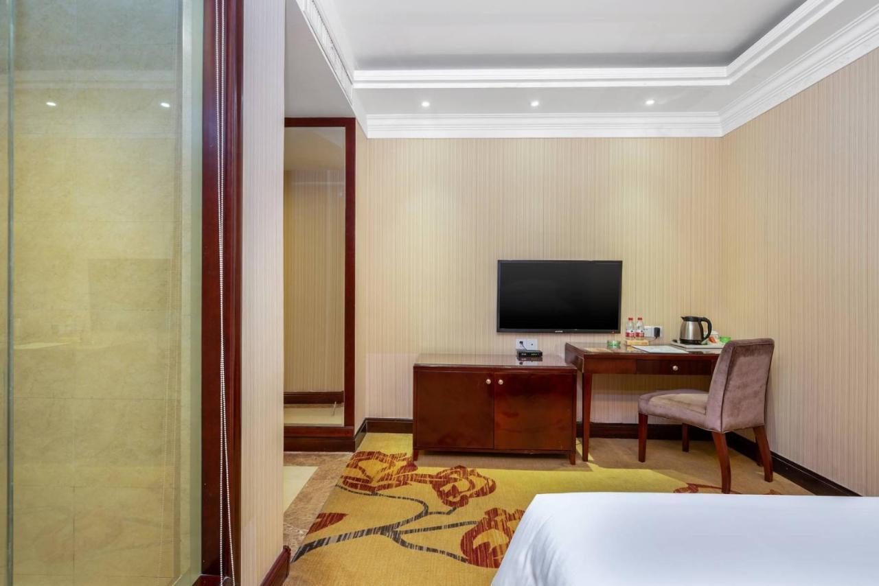 Vienna Hotel Dongguan Houjie Exhibition Center Экстерьер фото